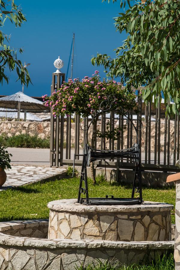 Akroyiali Resort Vasiliki Exteriör bild